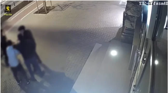 Adolescent jefuit în centrul Chișinăului: doi tineri, reținuți de poliție