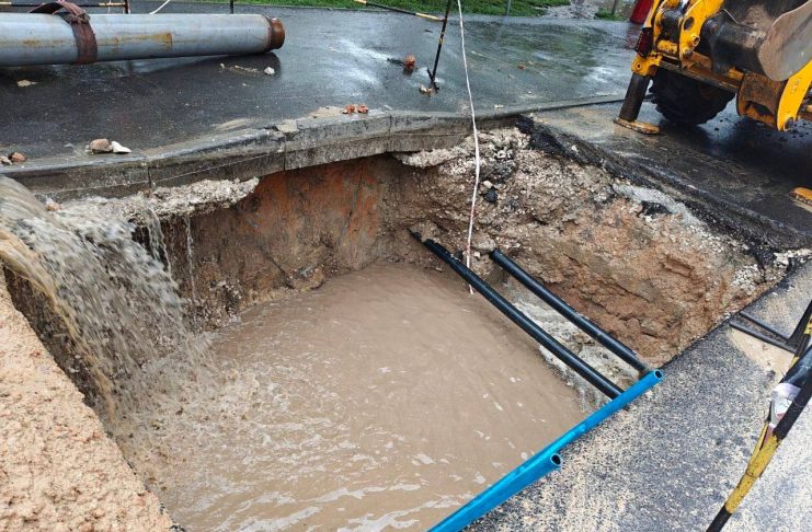 Autoritățile: apa de pe carosabilul str. Inculeț este cauzată de o avarie la termoficare