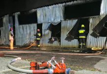 Foc violent pe strada Mihail Sadoveanu: depozit cu materiale pentru mobilier, mistuit de incendiu