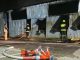 Foc violent pe strada Mihail Sadoveanu: depozit cu materiale pentru mobilier, mistuit de incendiu