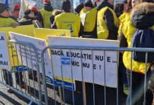 Aproximativ 20.000 de profesori protestează la București împotriva noii legi a salarizării