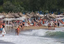 Un turist a murit înecat în stațiunea Mamaia după un stop cardio-respirator