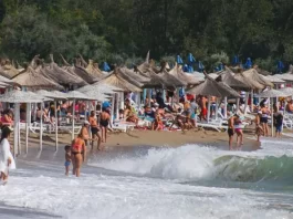 Un turist a murit înecat în stațiunea Mamaia după un stop cardio-respirator