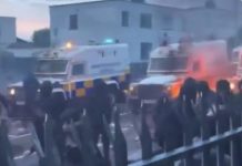 Poliția a intervenit cu tunuri cu apă la Belfast, în contextul noilor tensiuni și proteste anti-imigranți izbucnite în oraș