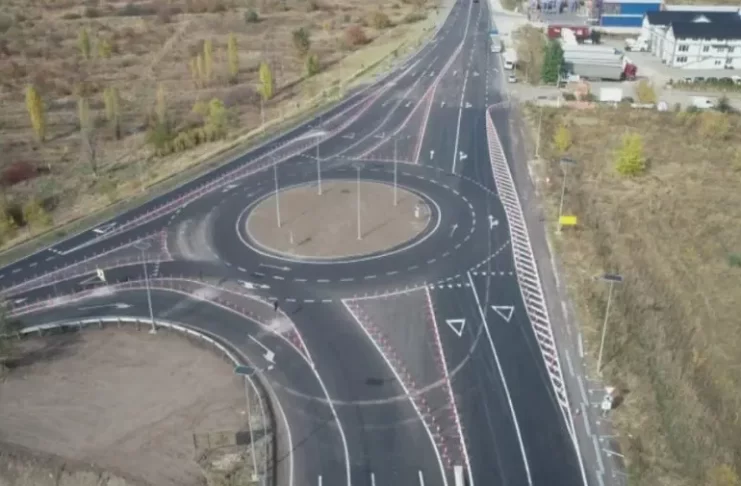 Traficul rutier deviat temporar la intersecția R6–G75, lângă Peresecina, din cauza lucrărilor la un sens giratoriu