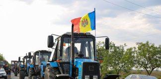 Tractoare pe drumurile naționale: agricultorii din Fălești, Cahul și Rezina protestează