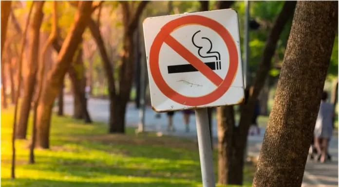 Noi restricții pentru fumători: De la 24 iunie, țigările și vape-urile vor fi interzise în mai multe spații publice