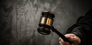 Doi foști ofițeri sirieni riscă până la zece ani de închisoare într-un proces pentru tortură