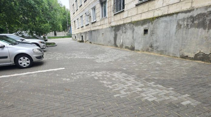Ion Ceban: continuă modernizarea curții de pe strada Buiucani 6