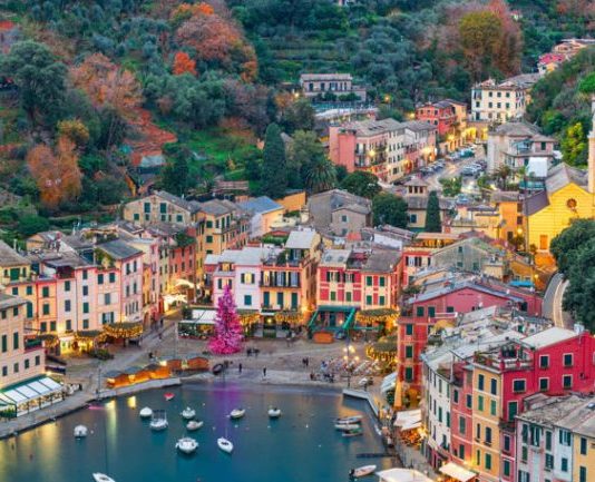 Turiștii care stau prea mult la fotografii riscă amenzi în Portofino