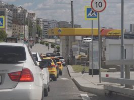 Lipsa benzinei afectează zeci de regiuni din Rusia: autoritățile caută soluții pentru a stabiliza piața carburanților