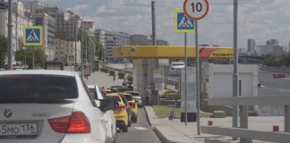 Lipsa benzinei afectează zeci de regiuni din Rusia: autoritățile caută soluții pentru a stabiliza piața carburanților