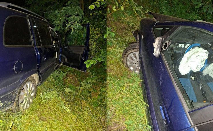 A pierdut controlul volanului și s-a izbit de un copac: un tânăr de 18 ani, rănit într-un accident