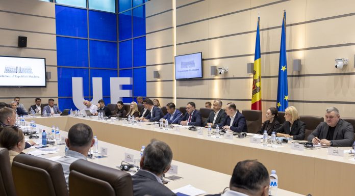 Masă rotundă privind reforma electorală la Chișinău. Ian Lisnevschi a prezentat date îngrijorătoare despre încrederea cetățenilor