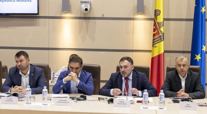 Mark Tkaciuk: „Vrem să scăpăm Moldova de alegeri care balansează pe marginea unui război civil”