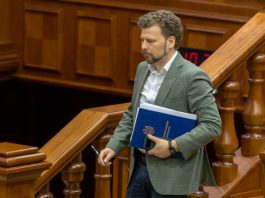 Reforma „Restart în educație”, aprobată în prima lectură de Parlament. Opoziția critică preluarea școlilor de către Guvern