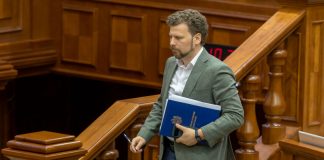 Reforma „Restart în educație”, aprobată în prima lectură de Parlament. Opoziția critică preluarea școlilor de către Guvern
