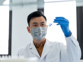Universitate din China, în centrul unui scandal după moartea unei fetițe implicate într-un experiment genetic