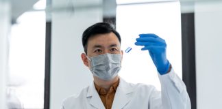 Universitate din China, în centrul unui scandal după moartea unei fetițe implicate într-un experiment genetic