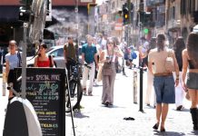 Căldura extremă modifică obiceiurile turiștilor: Colosseumul și muzeele italiene, deschise noaptea