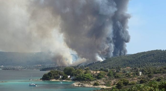 Ambasada R. Moldova avertizează turiștii: Grecia intră sub risc ridicat de incendii