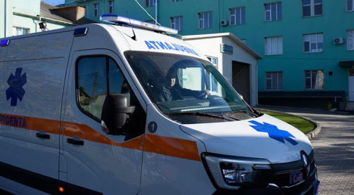 Copil de 8 ani, rănit accidental cu motofierăstrăul, iar un alt minor s-ar fi intoxicat cu diluant