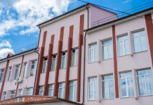 Lucrări ample la Liceul din Colonița: Pavaj, canalizare și teren sportiv nou