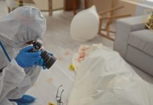 Au intrat în casa unei femei pentru a o jefui, dar au omorât-o: doi inculpați ajung în fața instanței