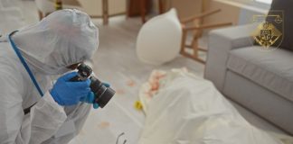 Au intrat în casa unei femei pentru a o jefui, dar au omorât-o: doi inculpați ajung în fața instanței