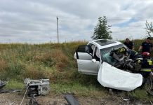 Depășire riscantă, urmată de un impact în lanț pe R2: un microbuz s-a răsturnat, iar trei persoane au fost rănite