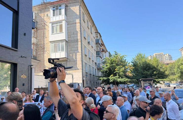 Protest în fața ANRE împotriva majorării tarifelor la gaz