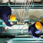 Locatarii unui bloc din Chișinău scapă de problema unui lift nefuncțional de aproape două decenii