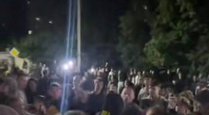 Ciocniri între civili și militari în vestul Ucrainei. Tensiunile privind mobilizarea se amplifică