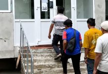 După audierile din Parlament, muncitorii străini care locuiau în vagoane au primit cazare în capitală