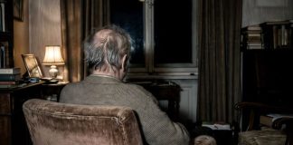 Caz neobișnuit anchetat de poliție: un pensionar a fost găsit mort în locuință, într-o stare avansată de descompunere