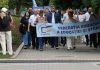 Profesorii au ieșit la protest în fața Guvernului. Cer majorarea salariilor de la 1 septembrie
