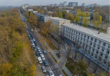 Un bloc din sectorul Rîșcani este modernizat: Se schimbă geamurile la toate cele șase scări