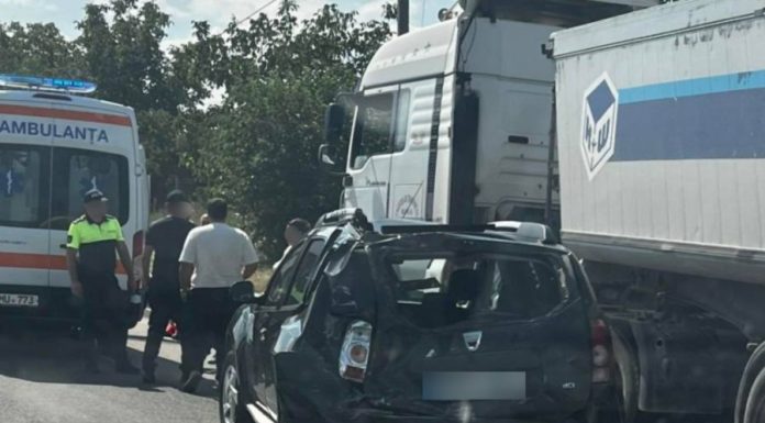 Accident la Măgdăcești: Șoferul unui camion nu ar fi păstrat distanța