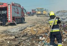 Pompierii au mobilizat utilaje grele pentru stingerea incendiului de la gunoiștea din Orhei
