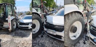 Accident pe strada Florilor din Chișinău: Un KIA s-a ciocnit de un tractor care efectua lucrări