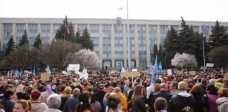 Salarii mai mari pentru profesori: cadrele didactice anunță protest în Piața Marii Adunări Naționale