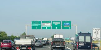 Șoc pentru o familie de români în Italia: și-au găsit fiul mort pe bancheta din spate a mașinii