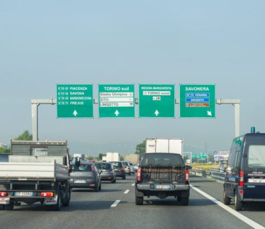 Șoc pentru o familie de români în Italia: și-au găsit fiul mort pe bancheta din spate a mașinii
