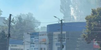Incendiu pe strada Muncești din Chișinău: Un tomberon cu gunoi a fost cuprins de flăcări