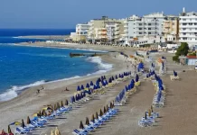 Tragedie în Grecia: un adolescent de 17 ani a murit electrocutat în timp ce făcea duș