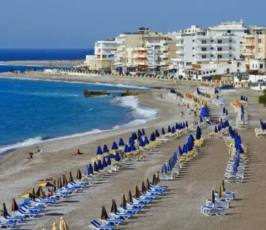 Tragedie în Grecia: un adolescent de 17 ani a murit electrocutat în timp ce făcea duș