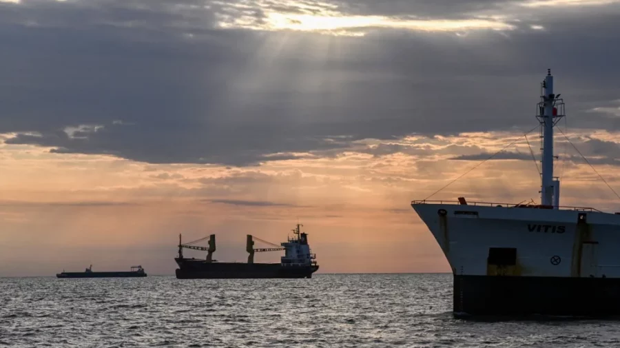 nave-canalul-Sulina-900x505