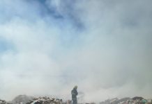 Incendiu de proporții la gunoiștea din Orhei. Pompierii luptă cu flăcările de azi-noapte