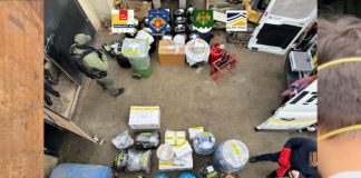 Laboratoare clandestine și transporturi de kilograme de droguri: doi membri ai grupării, trimiși în judecată