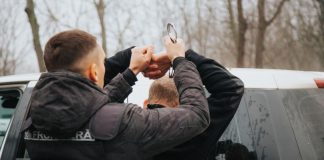 Doi ucraineni ar fi fost ajutați să treacă ilegal frontiera contra a 5.000 de dolari. Doi moldoveni, în arest
